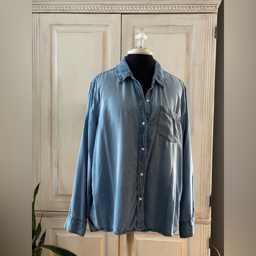Soft chambray shirt. Lola River Size XL